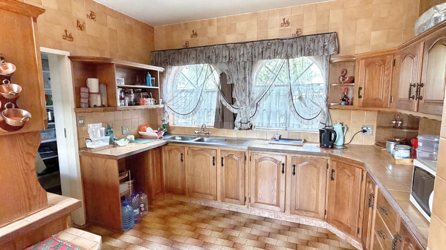 5 Bedroom Property for Sale in The Hill Gauteng