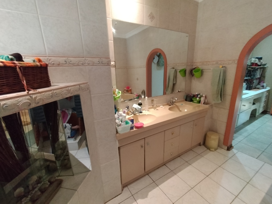 6 Bedroom Property for Sale in Amandasig Gauteng