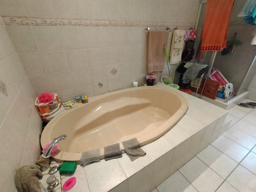 6 Bedroom Property for Sale in Amandasig Gauteng