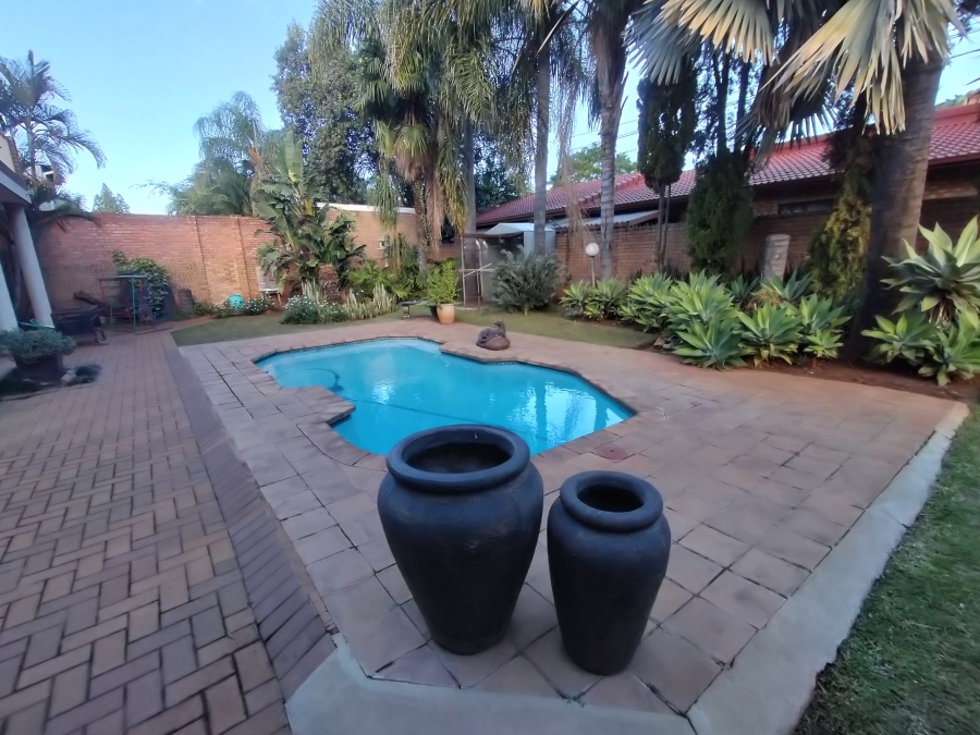 6 Bedroom Property for Sale in Amandasig Gauteng