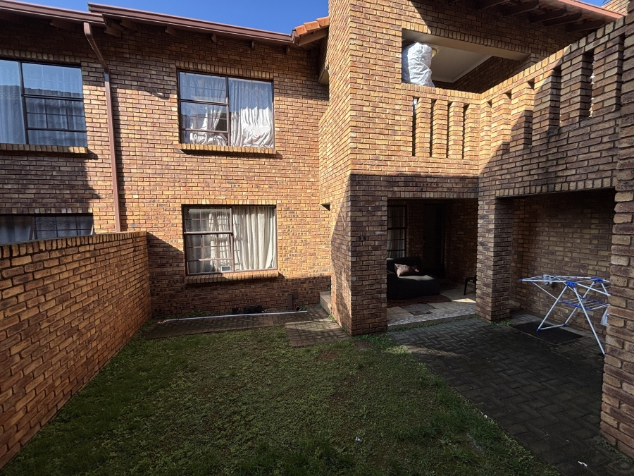 2 Bedroom Property for Sale in Norton Small Farms Gauteng