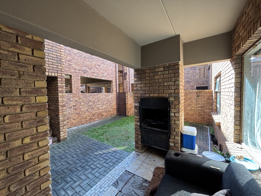 2 Bedroom Property for Sale in Norton Small Farms Gauteng