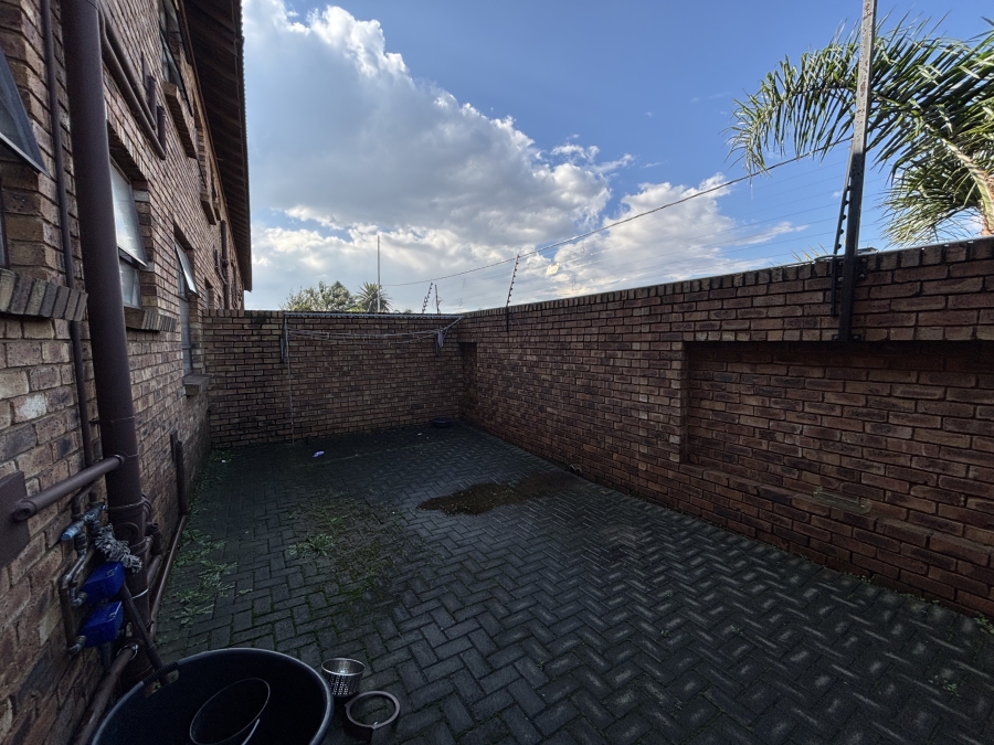 2 Bedroom Property for Sale in Norton Small Farms Gauteng