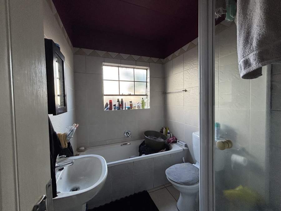 2 Bedroom Property for Sale in Norton Small Farms Gauteng