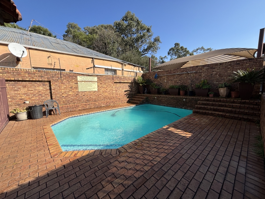 2 Bedroom Property for Sale in Norton Small Farms Gauteng