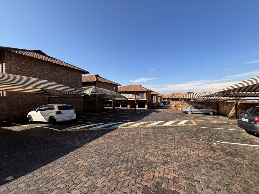 2 Bedroom Property for Sale in Norton Small Farms Gauteng