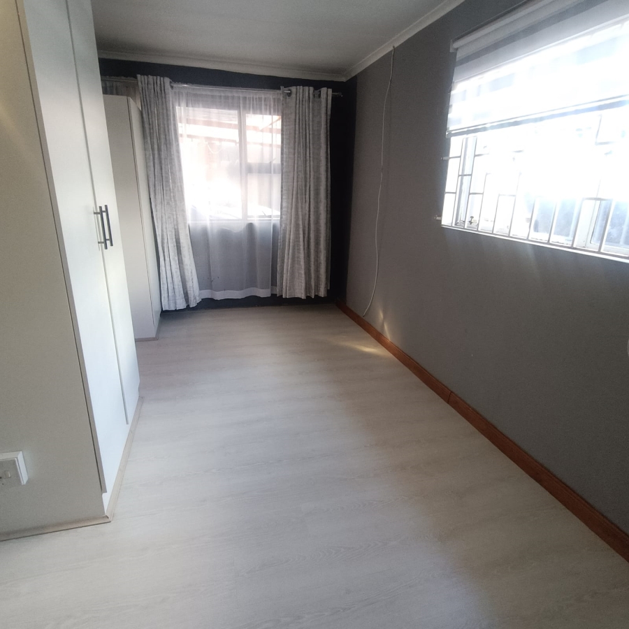 To Let 0 Bedroom Property for Rent in Greenside Gauteng