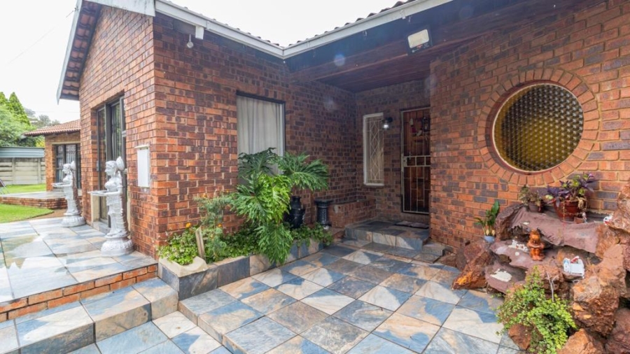 4 Bedroom Property for Sale in Albertsdal Gauteng