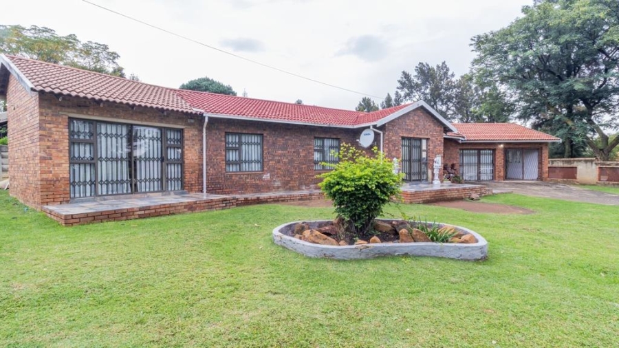 4 Bedroom Property for Sale in Albertsdal Gauteng