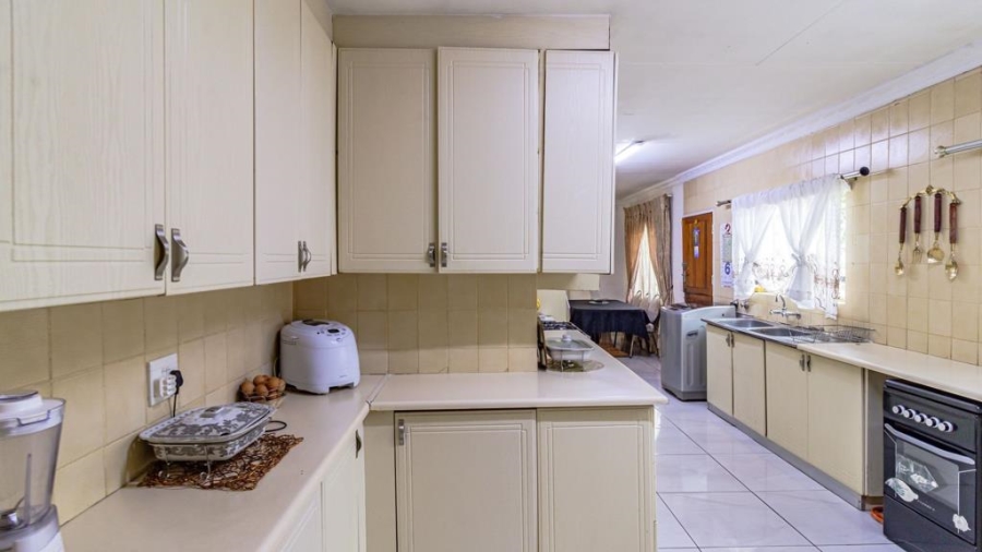 4 Bedroom Property for Sale in Albertsdal Gauteng