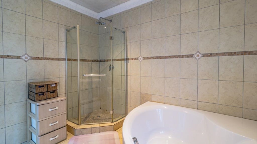 4 Bedroom Property for Sale in Albertsdal Gauteng