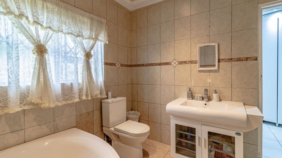 4 Bedroom Property for Sale in Albertsdal Gauteng