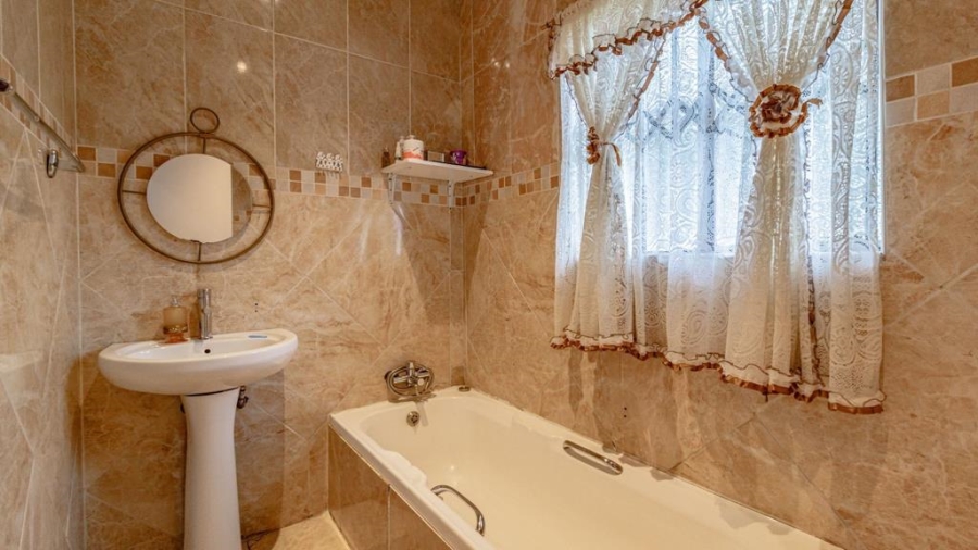 4 Bedroom Property for Sale in Albertsdal Gauteng