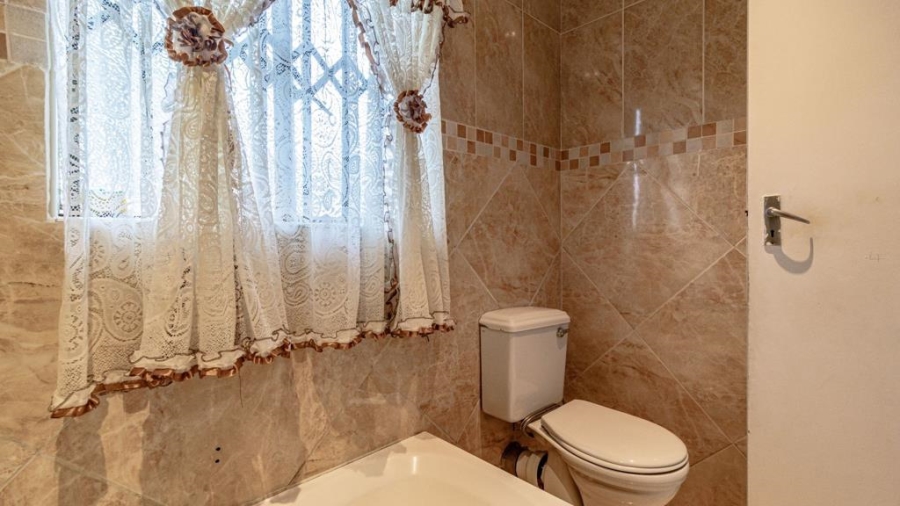 4 Bedroom Property for Sale in Albertsdal Gauteng