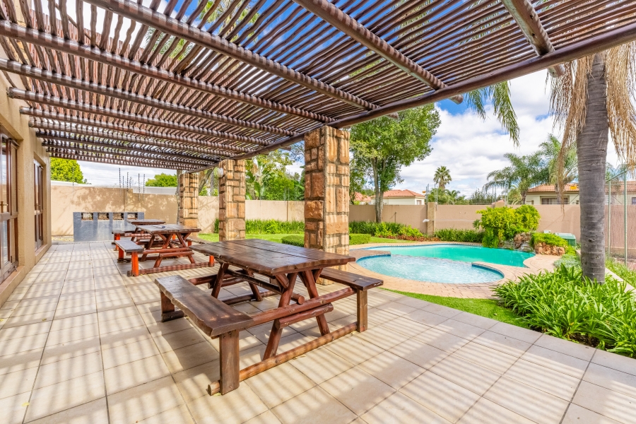 2 Bedroom Property for Sale in Sunninghill Gauteng