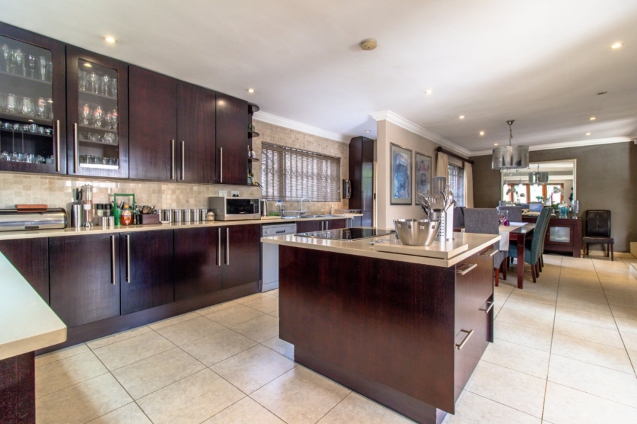 5 Bedroom Property for Sale in Glenvista Gauteng