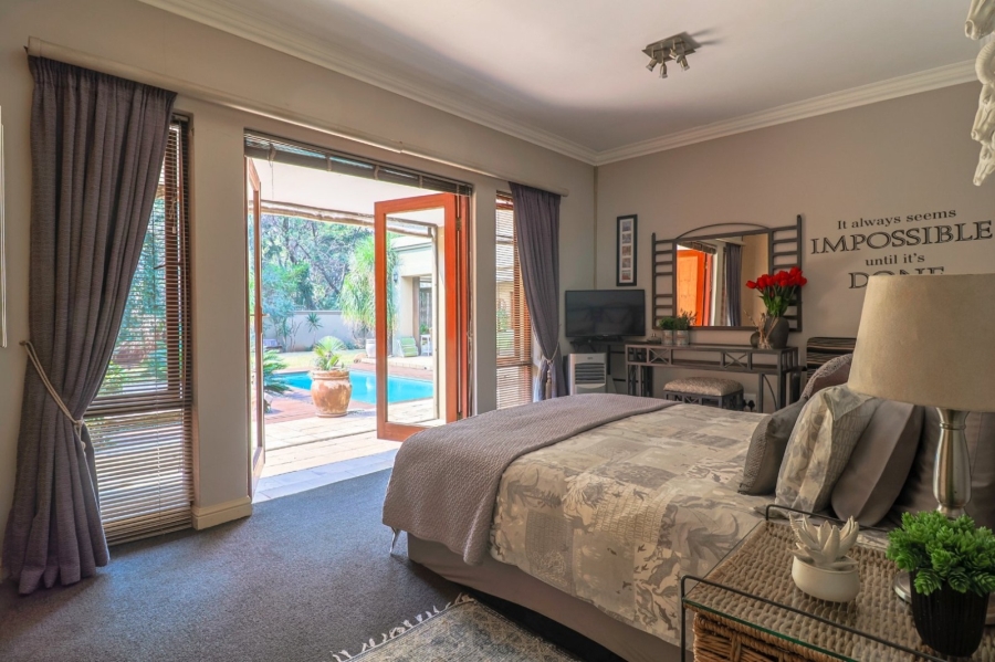 5 Bedroom Property for Sale in Glenvista Gauteng
