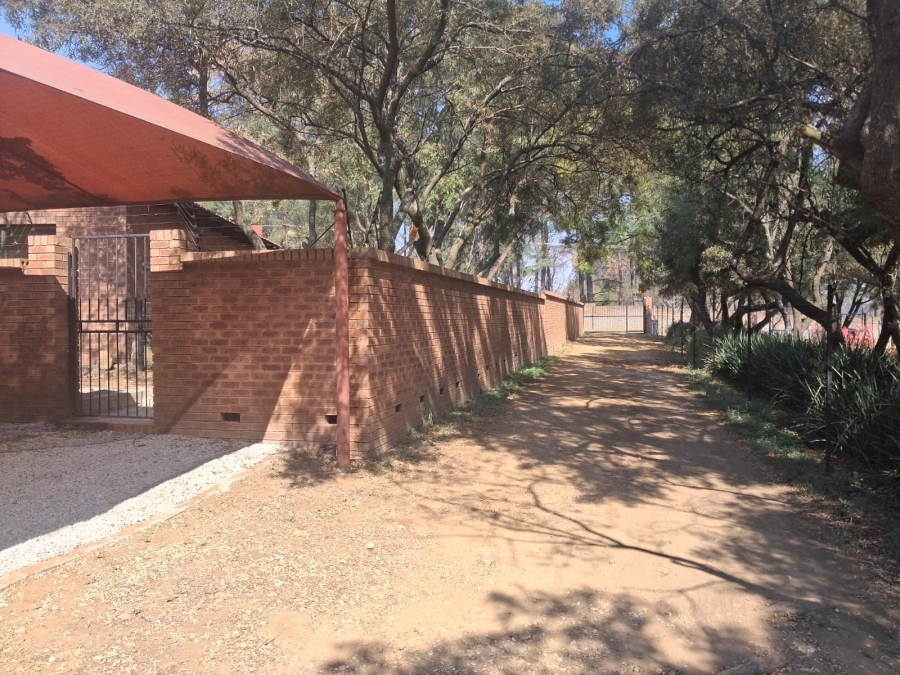 To Let 2 Bedroom Property for Rent in Chartwell Gauteng