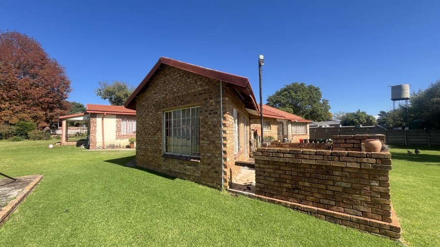 11 Bedroom Property for Sale in Bredell Gauteng