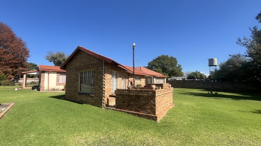 11 Bedroom Property for Sale in Bredell Gauteng