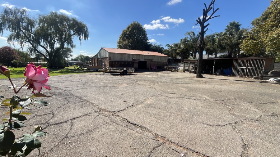 11 Bedroom Property for Sale in Bredell Gauteng