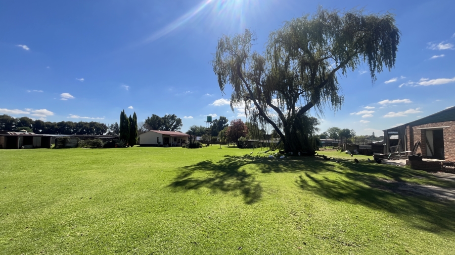 11 Bedroom Property for Sale in Bredell Gauteng