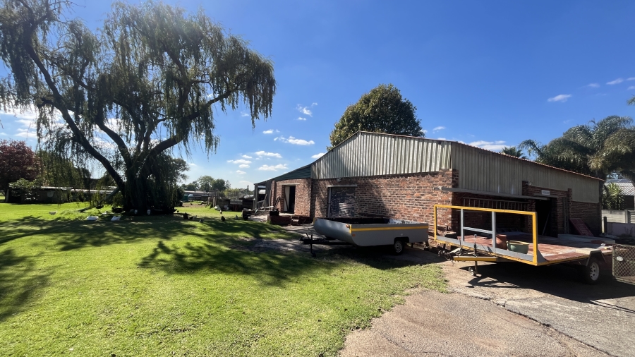 11 Bedroom Property for Sale in Bredell Gauteng
