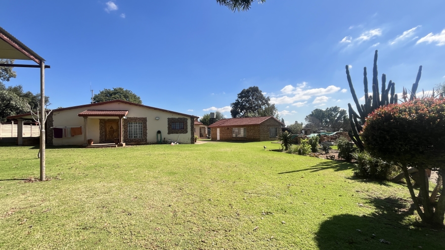 11 Bedroom Property for Sale in Bredell Gauteng