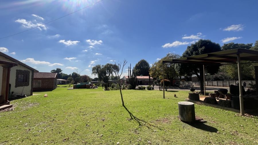 11 Bedroom Property for Sale in Bredell Gauteng