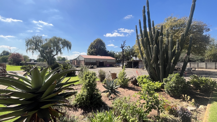 11 Bedroom Property for Sale in Bredell Gauteng