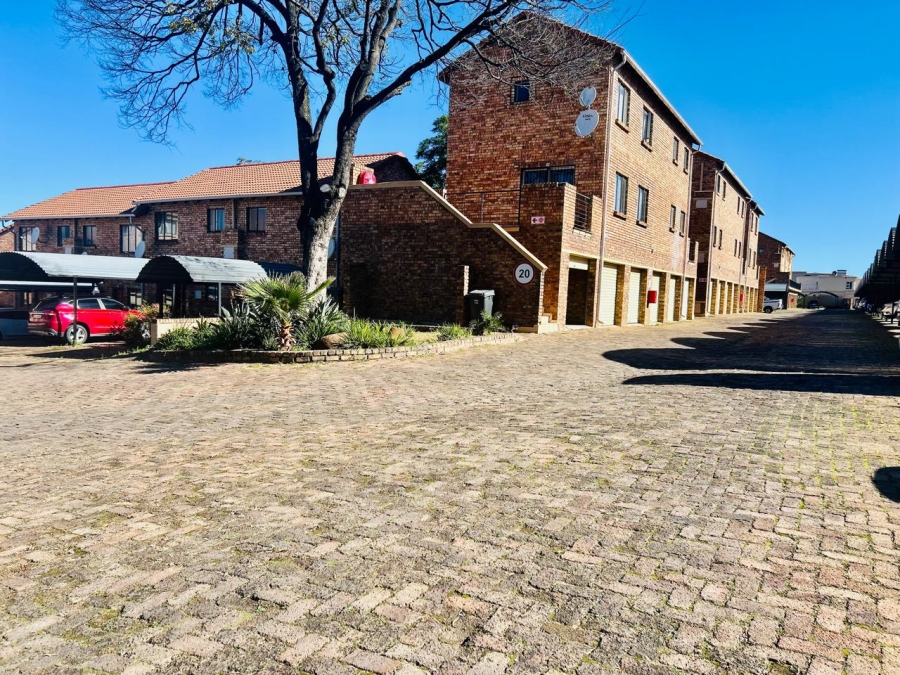 2 Bedroom Property for Sale in Halfway Gardens Gauteng