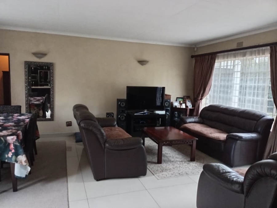 3 Bedroom Property for Sale in Buccleuch Gauteng