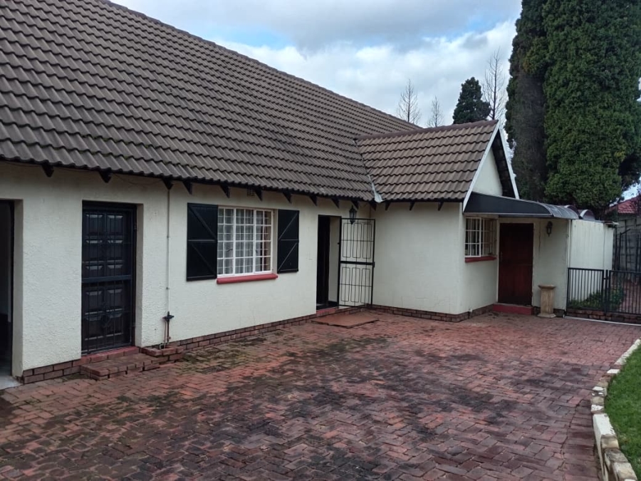 3 Bedroom Property for Sale in Buccleuch Gauteng