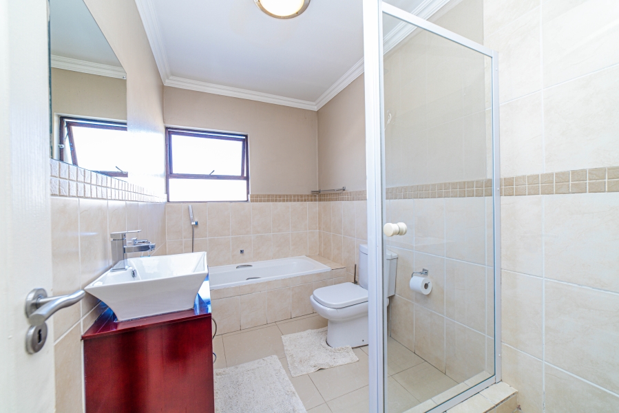 3 Bedroom Property for Sale in Barbeque Downs Gauteng