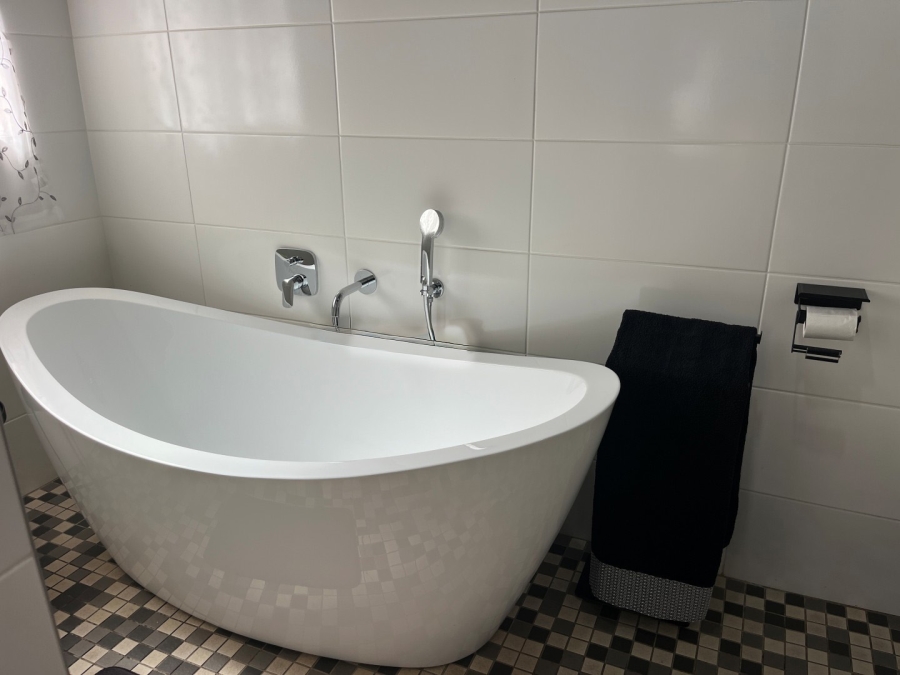 6 Bedroom Property for Sale in Highlands North Gauteng
