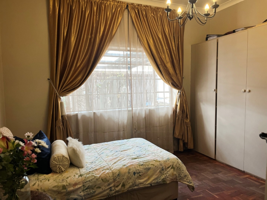 6 Bedroom Property for Sale in Highlands North Gauteng