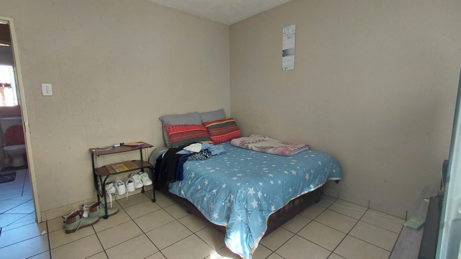 2 Bedroom Property for Sale in Greenhills Gauteng