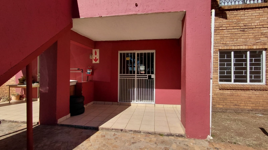2 Bedroom Property for Sale in Greenhills Gauteng