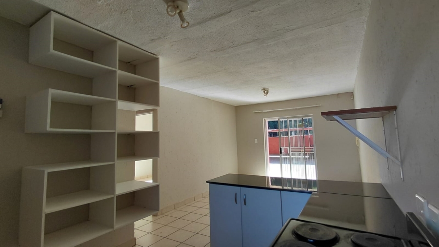 2 Bedroom Property for Sale in Greenhills Gauteng
