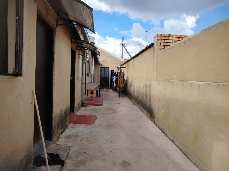10 Bedroom Property for Sale in Mohlakeng Gauteng