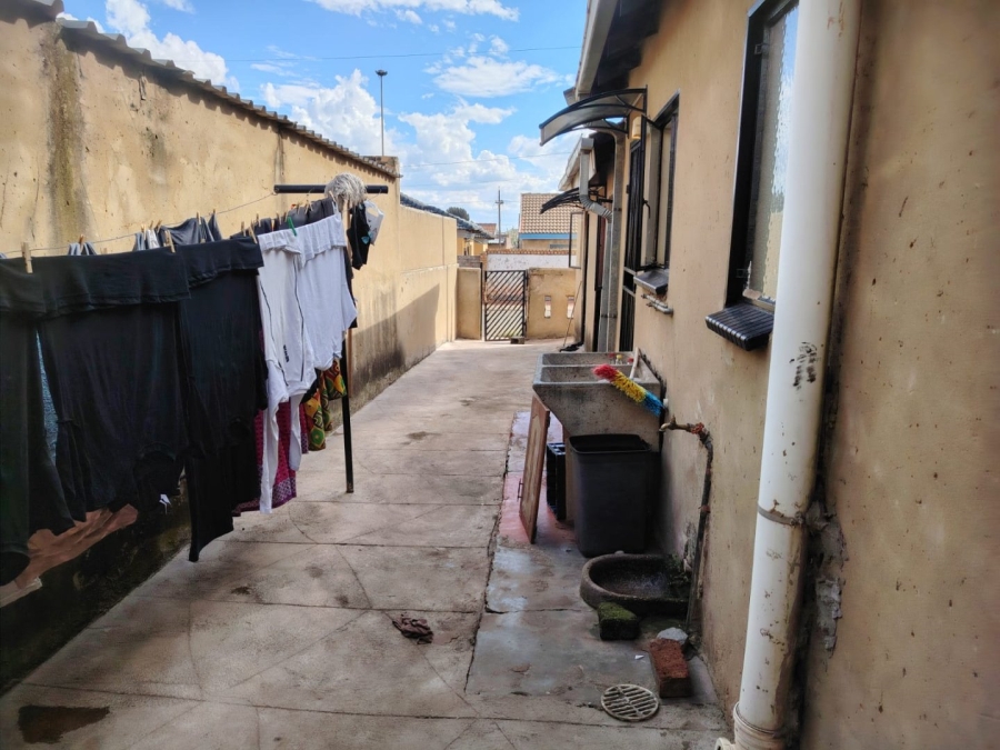 10 Bedroom Property for Sale in Mohlakeng Gauteng