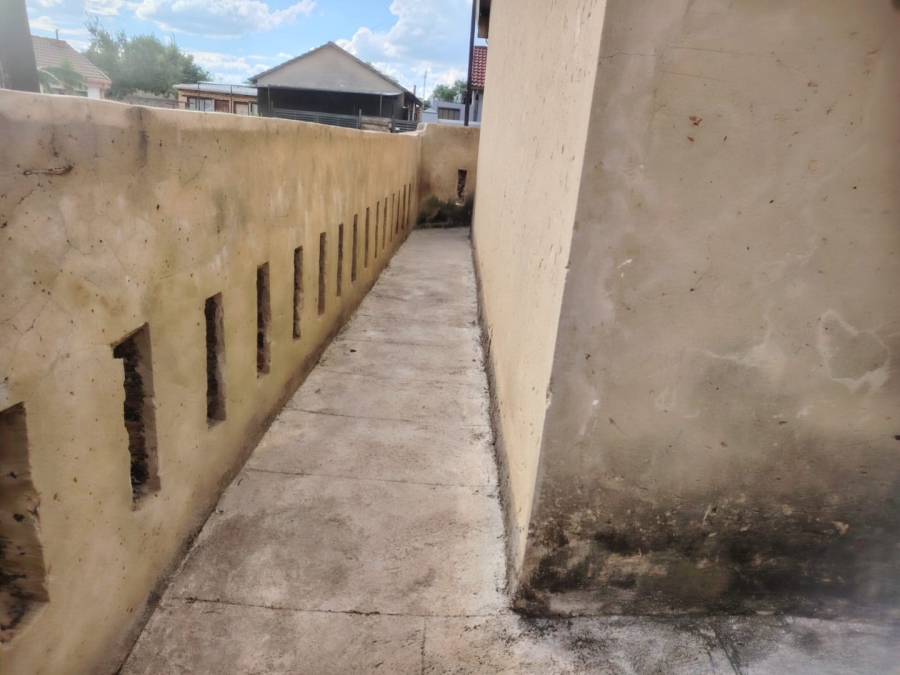 10 Bedroom Property for Sale in Mohlakeng Gauteng