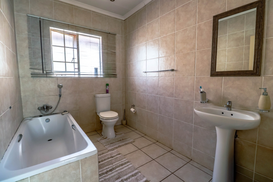 3 Bedroom Property for Sale in Thatchfield Estate Gauteng
