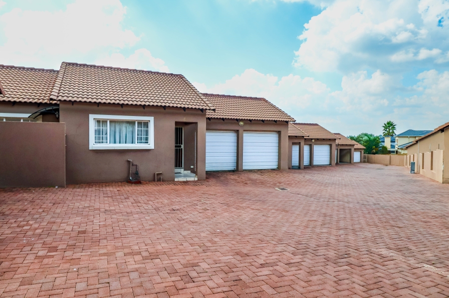 3 Bedroom Property for Sale in Thatchfield Estate Gauteng