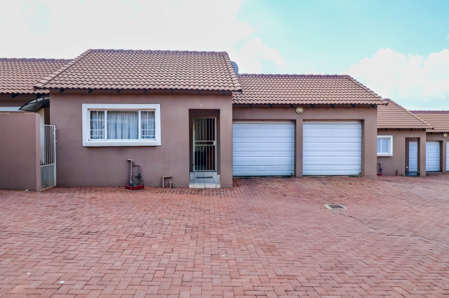 3 Bedroom Property for Sale in Thatchfield Estate Gauteng