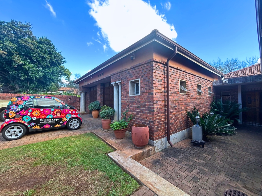 5 Bedroom Property for Sale in Eldoraigne Gauteng
