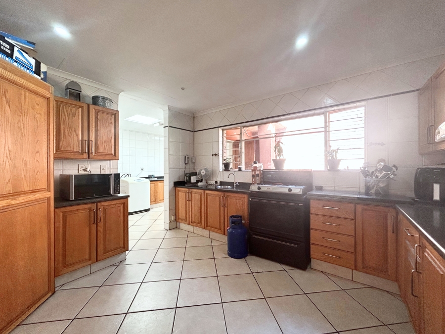 5 Bedroom Property for Sale in Eldoraigne Gauteng