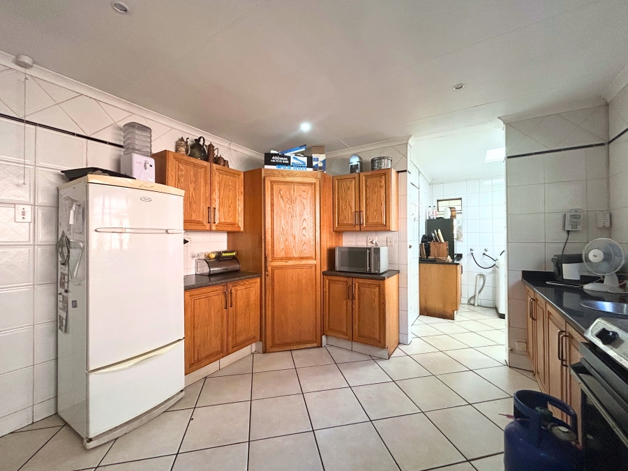 5 Bedroom Property for Sale in Eldoraigne Gauteng