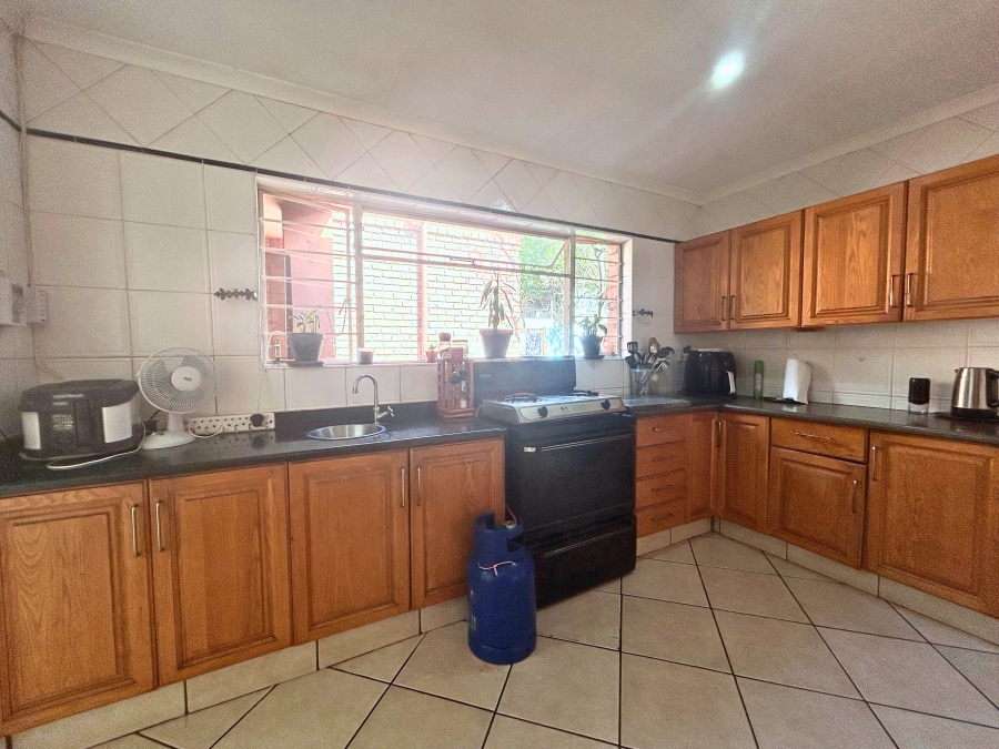 5 Bedroom Property for Sale in Eldoraigne Gauteng