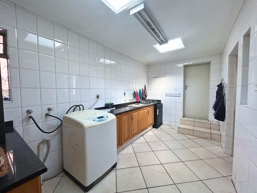 5 Bedroom Property for Sale in Eldoraigne Gauteng